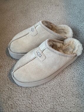 UGG Sand Suede Shearling Slip-On Clog